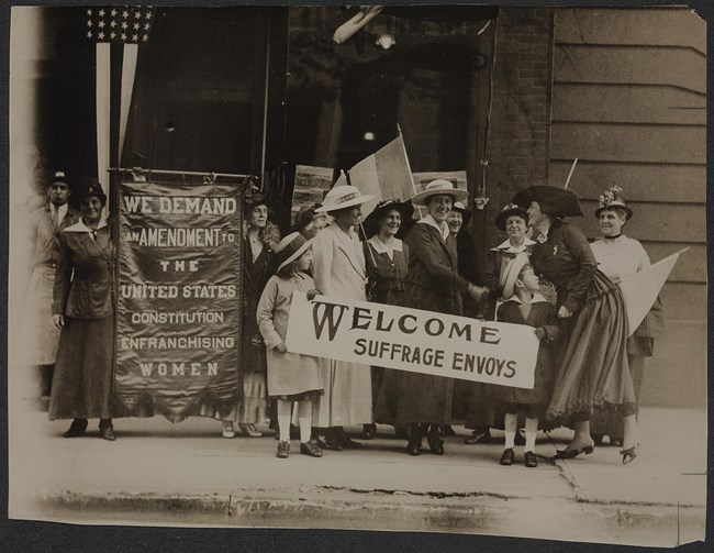 Suffrage_envoys_from_San_Francisco_159032v Suffrage Envoys from San Francisco greeted in NJ (Library of Congress)