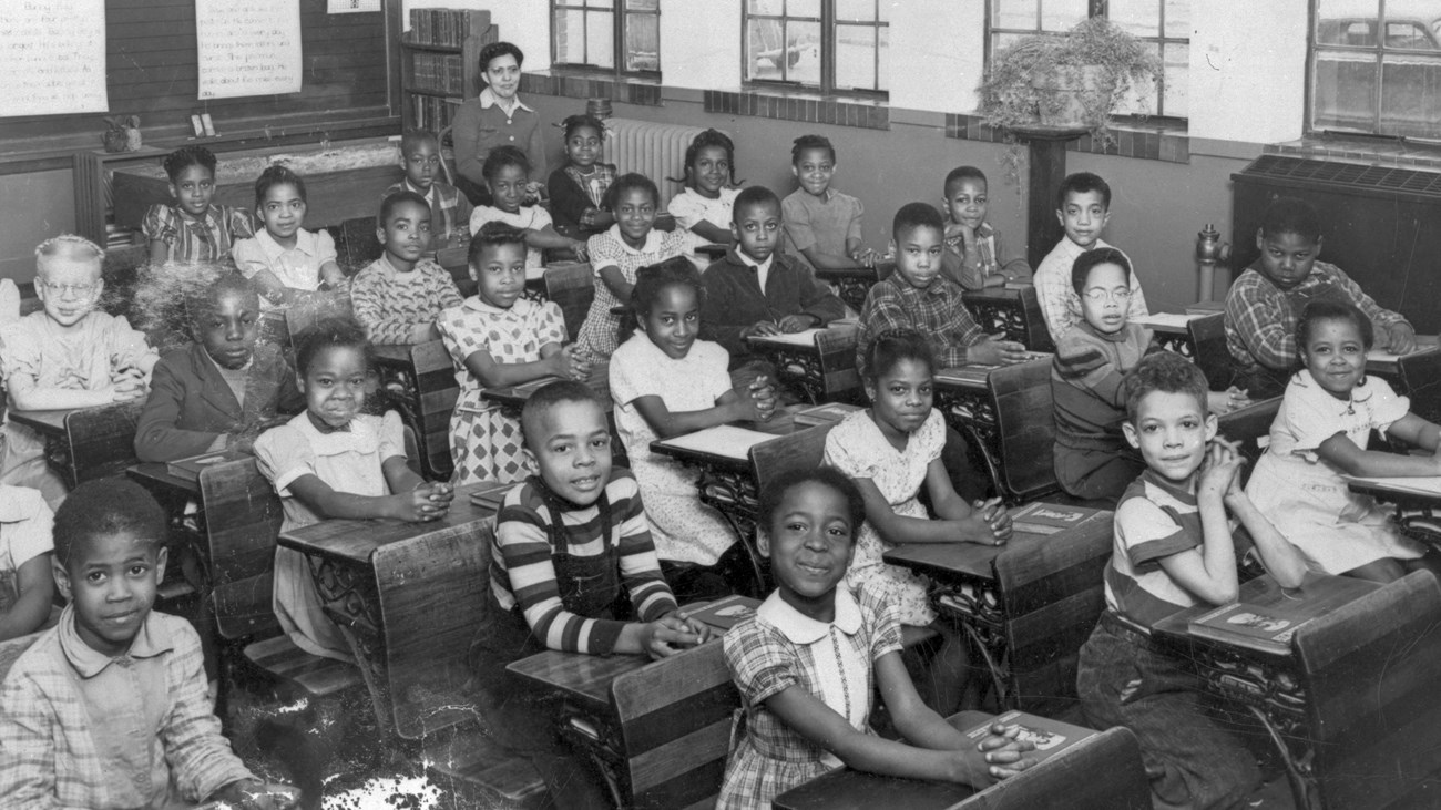 Monroe Elementary 2nd grade class in 1949